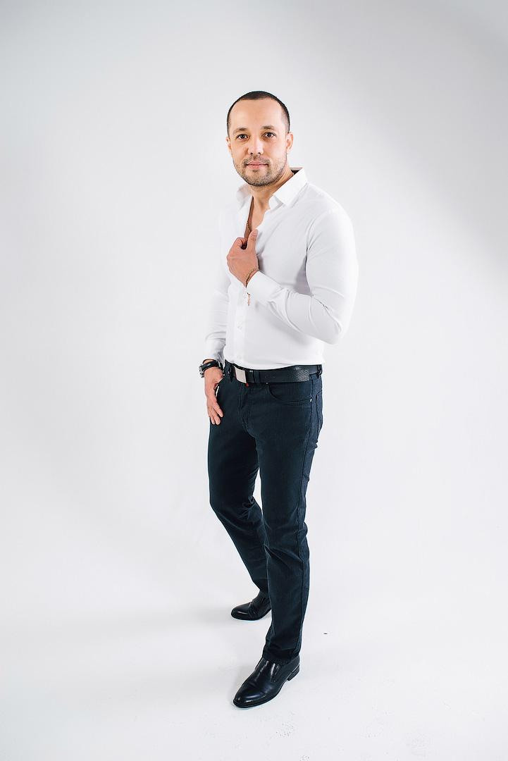 Портреты на монотонном фоне