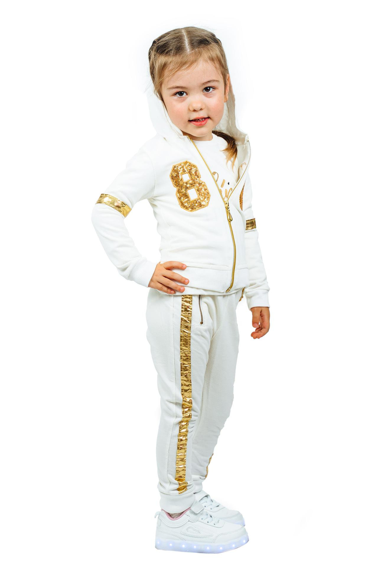 Костюмы белый фон и в интерьере