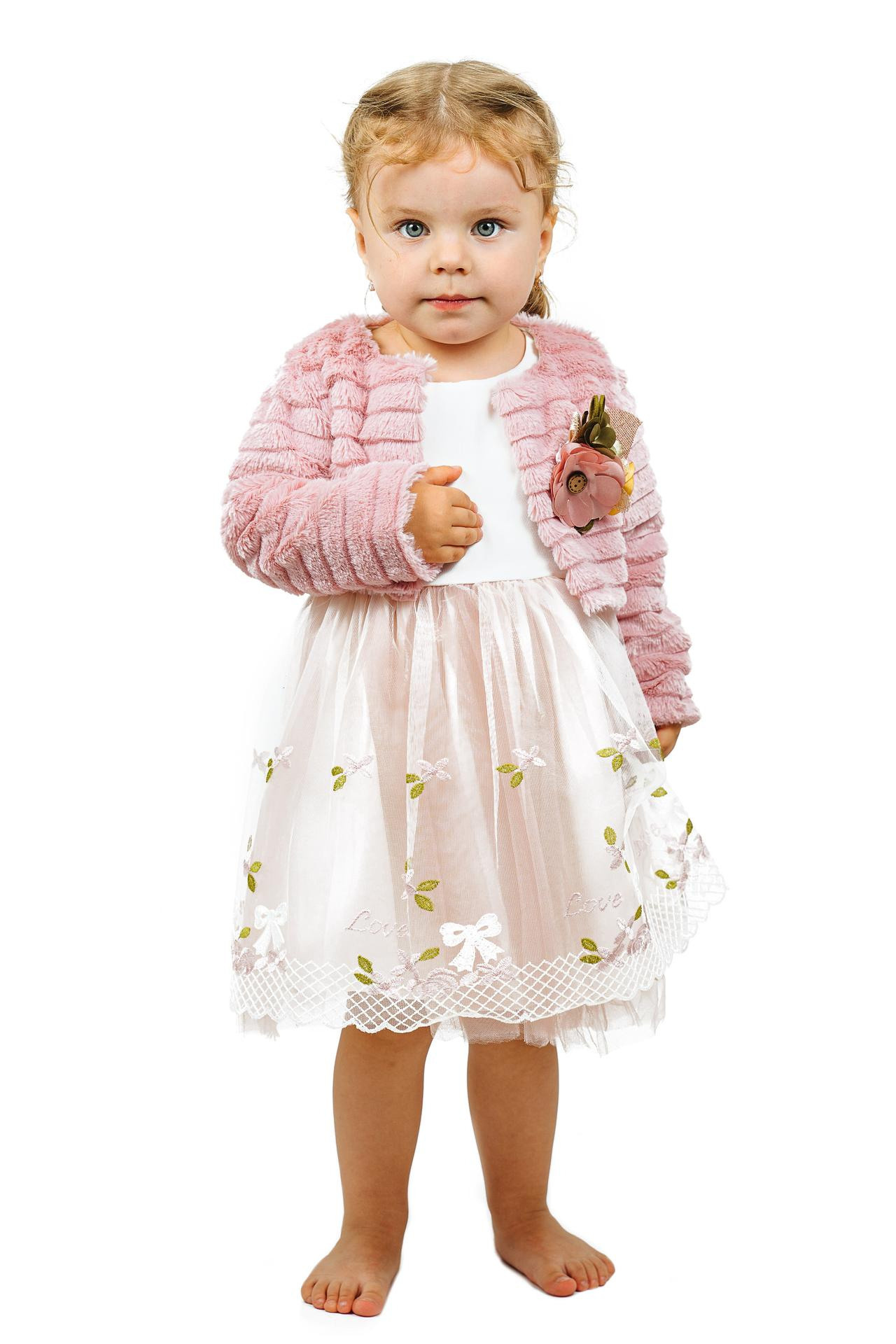 Костюмы белый фон и в интерьере