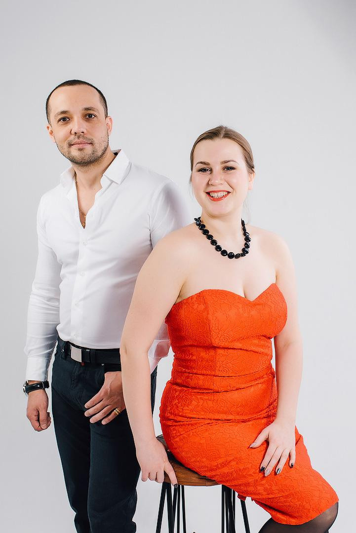 Портреты на монотонном фоне