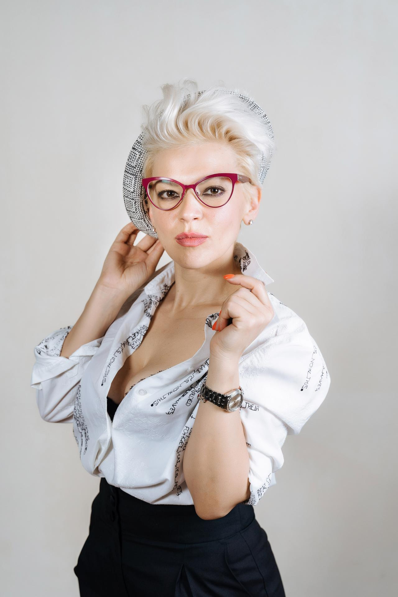 Портреты на монотонном фоне