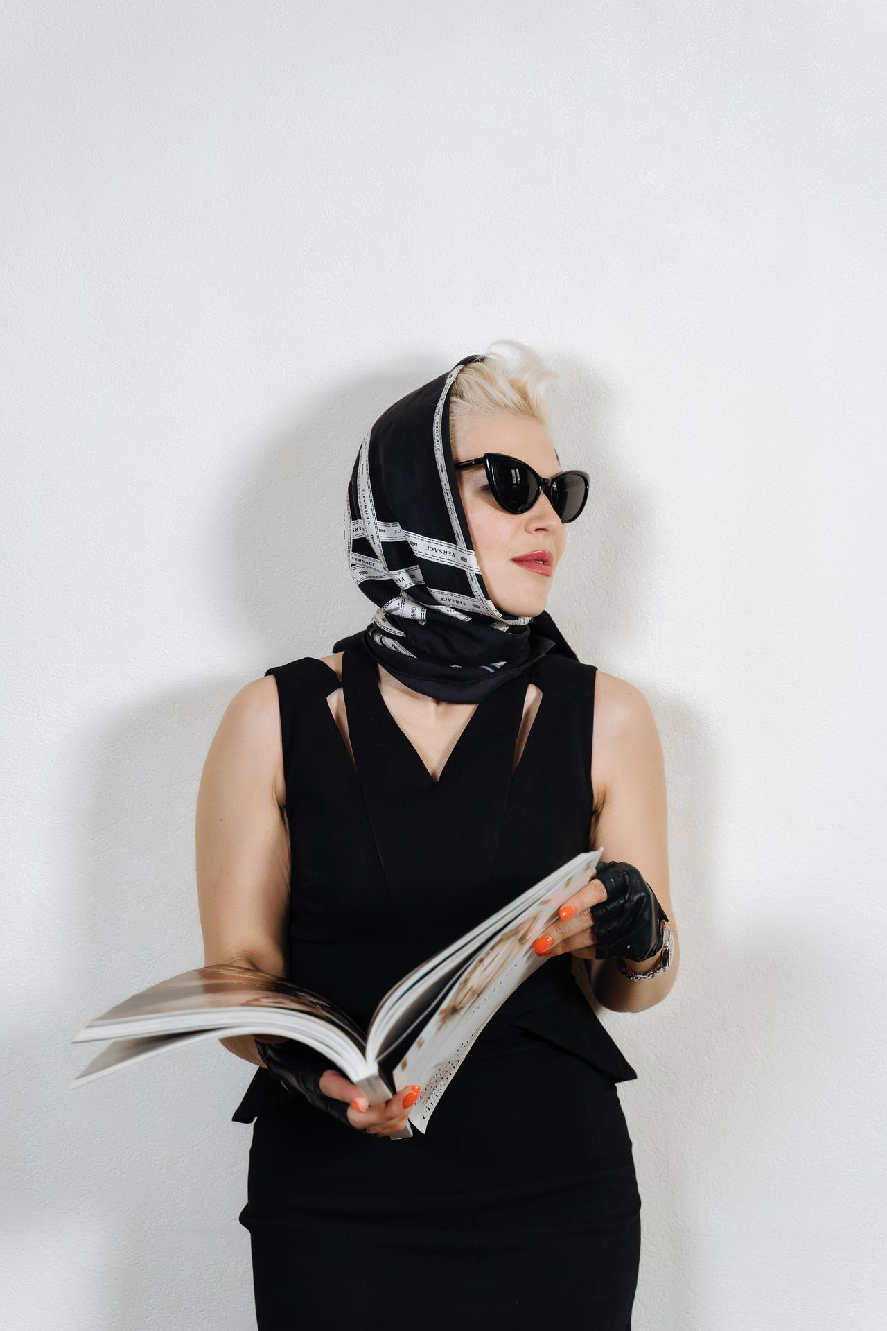 Портреты на монотонном фоне