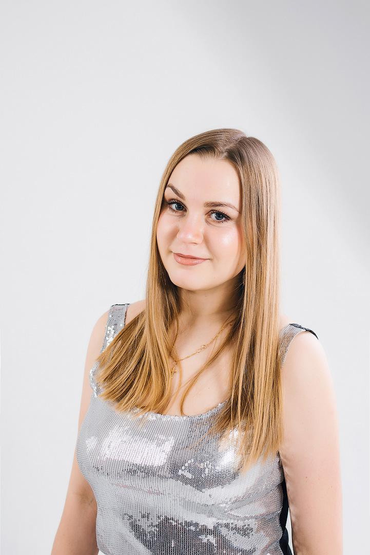 Портреты на монотонном фоне