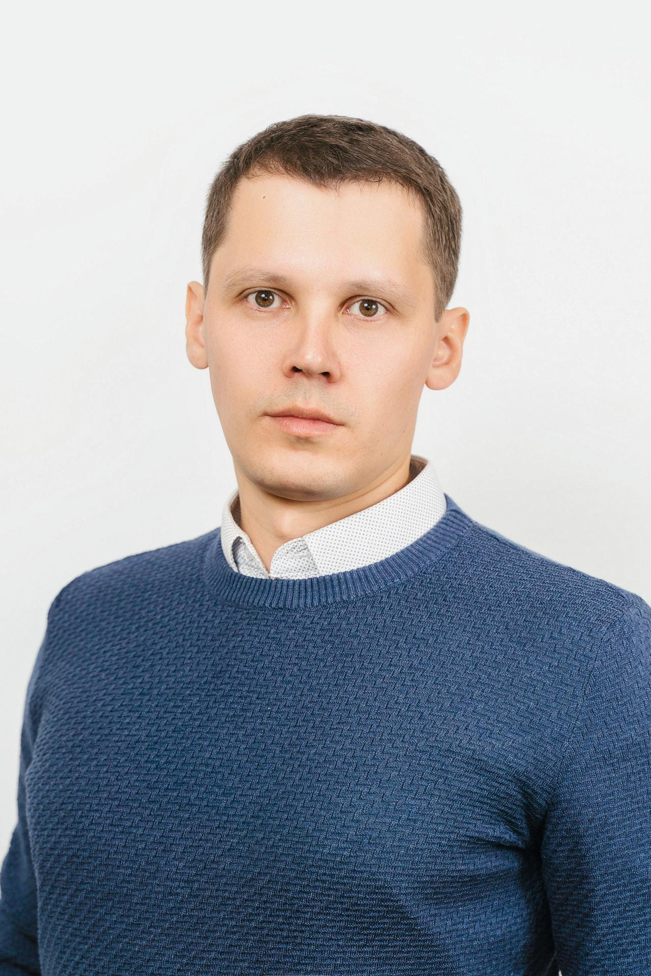 Портреты на монотонном фоне