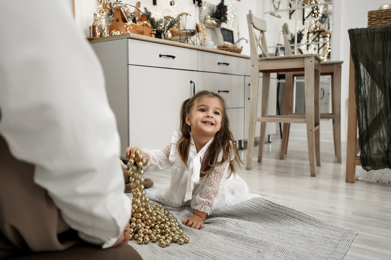 Семейный фотограф в Батайске и Ростове-на-Дону. Новогодняя фотосессия в студии Белый кролик. Свадебный фотограф в Ростове-на-Дону. Таинство Крещения и Венчания, семейные фотосессии. Алёна Чёботова