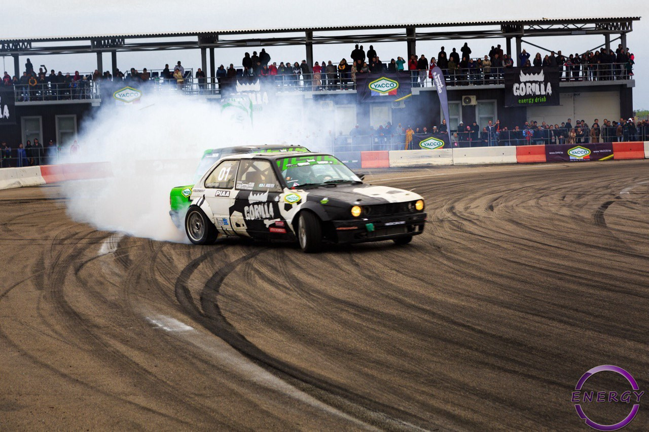 Обучение дрифту на гоночной машине BMW E30 M3 в Алматы