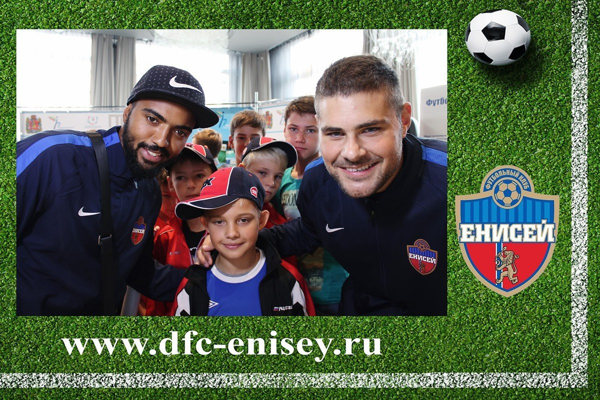 Аренда прокат фотобудки в Красноярске фотозона на мероприятие Свадьбу праздник День рождения выпускной корпоратив фотокабина цена стоимость заказать забронировать описание услуги ведущий тамада моментальная печать фотографий спортивное соревнование кумир звезда