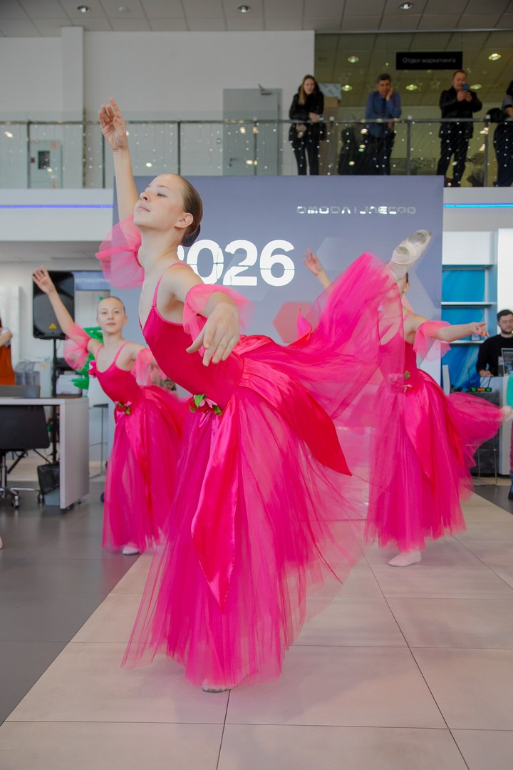 Чудеса на новогодней елке: хоровод игрушек. Репортажная съемка Иркутск Александр Ростов