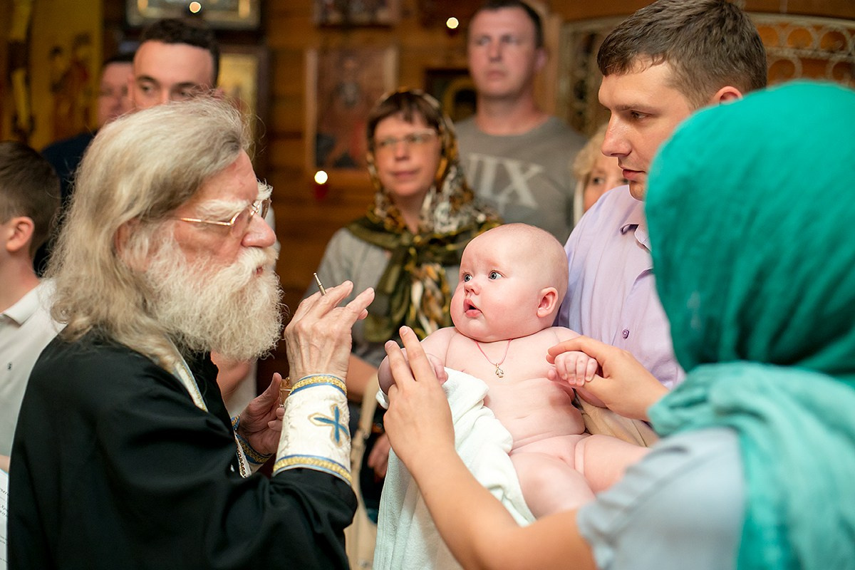 Крещение Храм всех Русских святых. п.Сосново. Фотограф на крещение в Санкт Петербурге