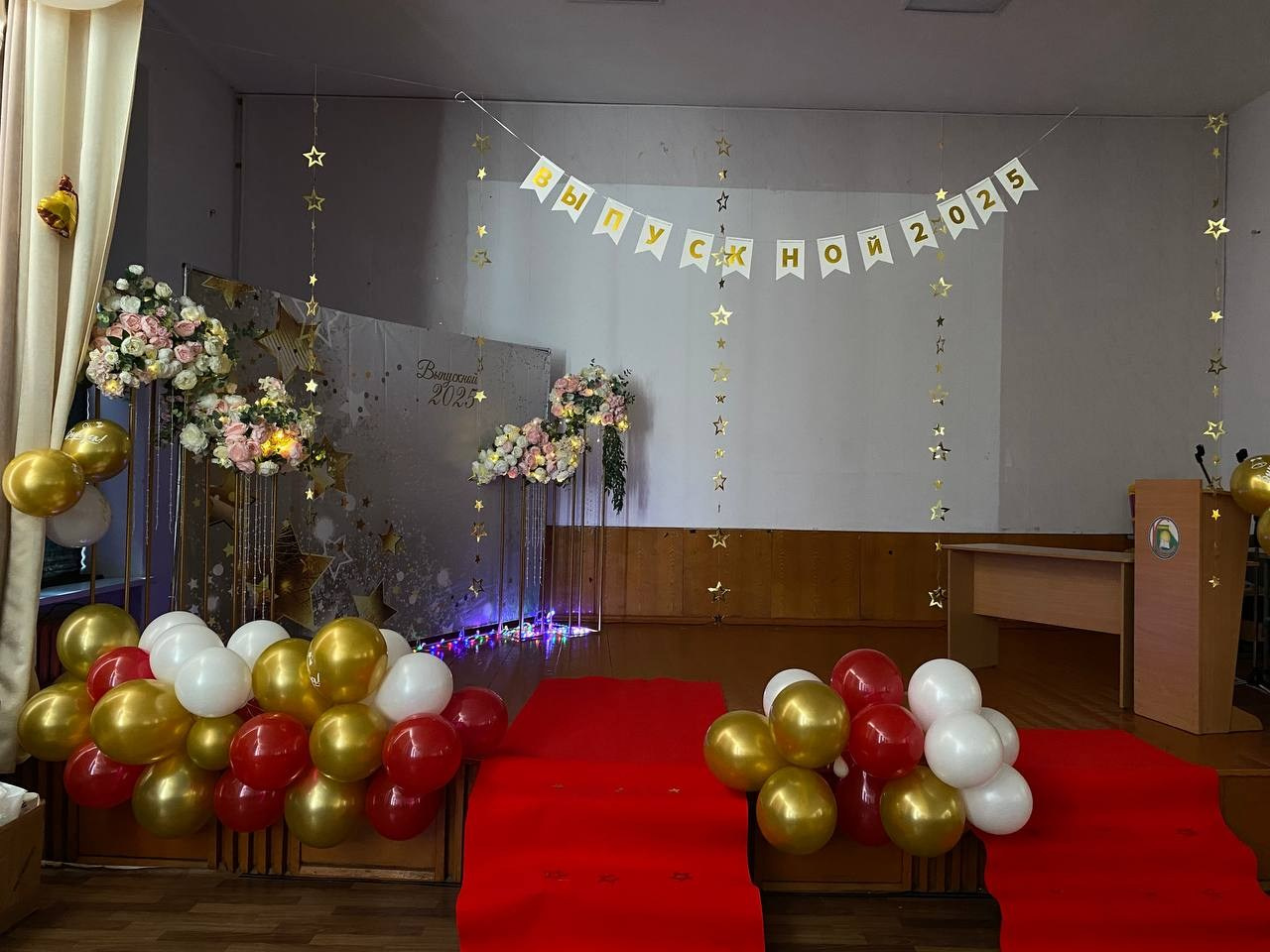 Фонтан из шаров Бахчисарай. Гелиевые шарики Бахчисарай l Товары для праздника