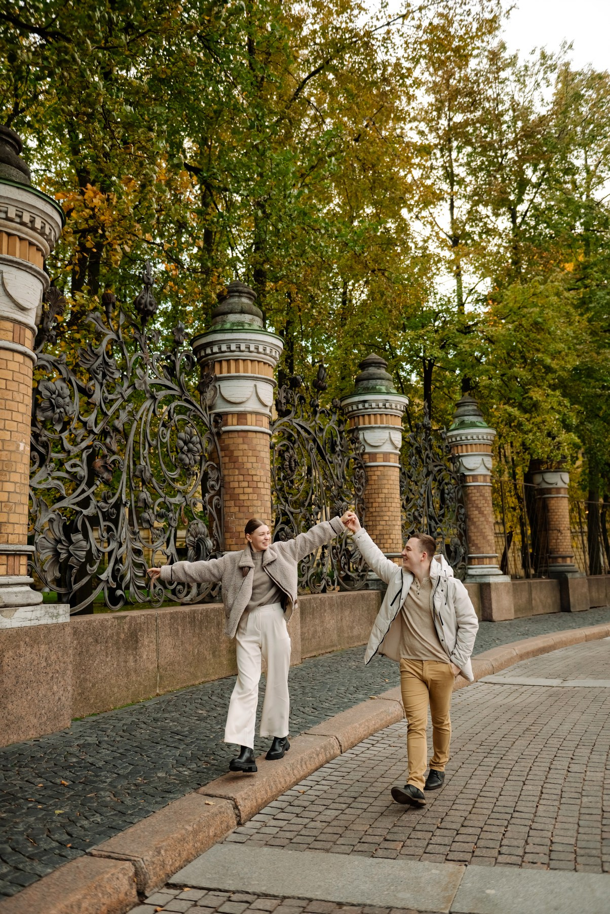 Осенняя фотосессия с парнем в Питере в центре города. Свадебный и сеейный фотограф в Санкт-Петербурге Елена Худякова