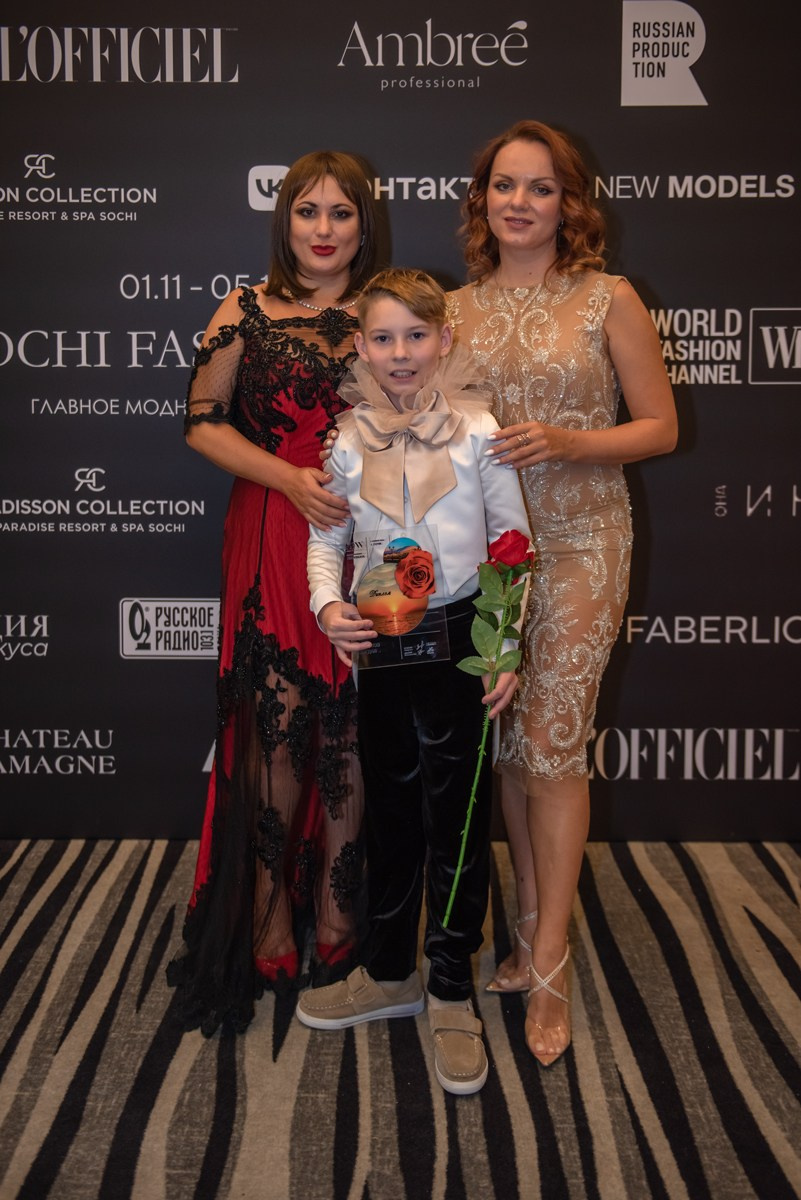 SochiFashionWeek2024 дизайнер Анохина Светлана. Семейный и коммерческий фотограф в Сочи Александр Бодунов
