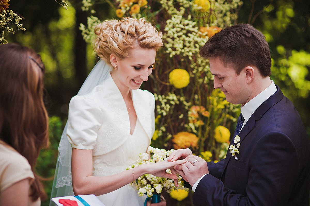Свадебная прогулка Алекса и Даши. Фотограф крещение венчание в Петербурге! Помогает подобрать храм и посоветовал душевного батюшку в СПб