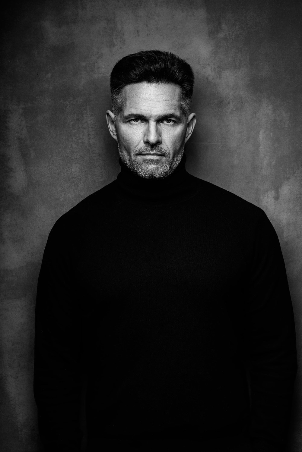 U-ray: Художественный чёрно-белый портрет. U-ray