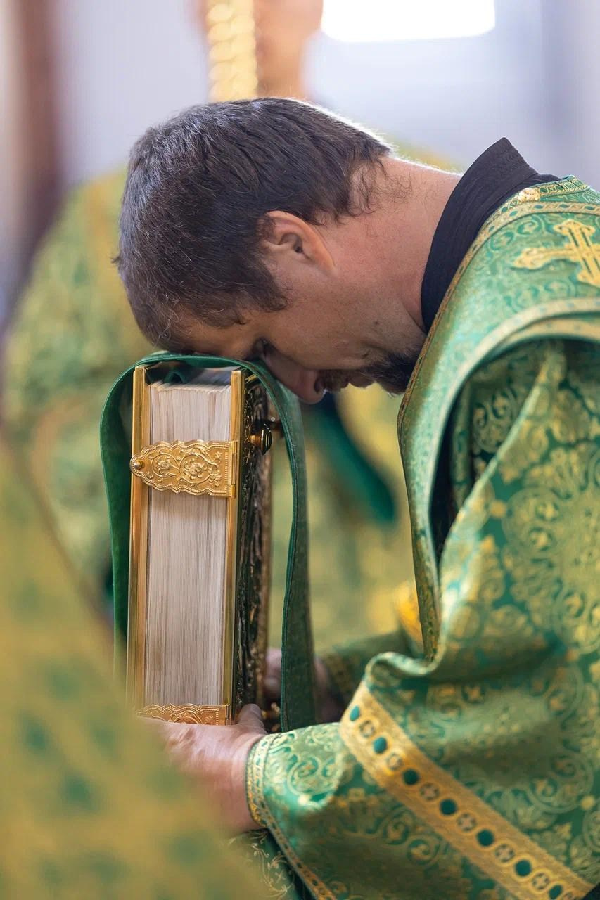 Божественная Литургия в храме Нерукотворного образа Спасителя. Саратовское Северо-Западное благочиние