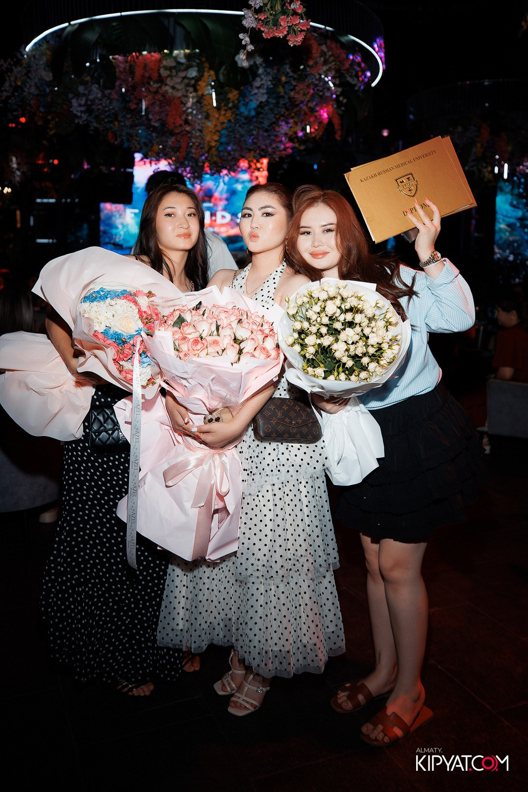 FRIENDS BAR & TERRACE. КИПЯТКОМ АЛМАТЫ!