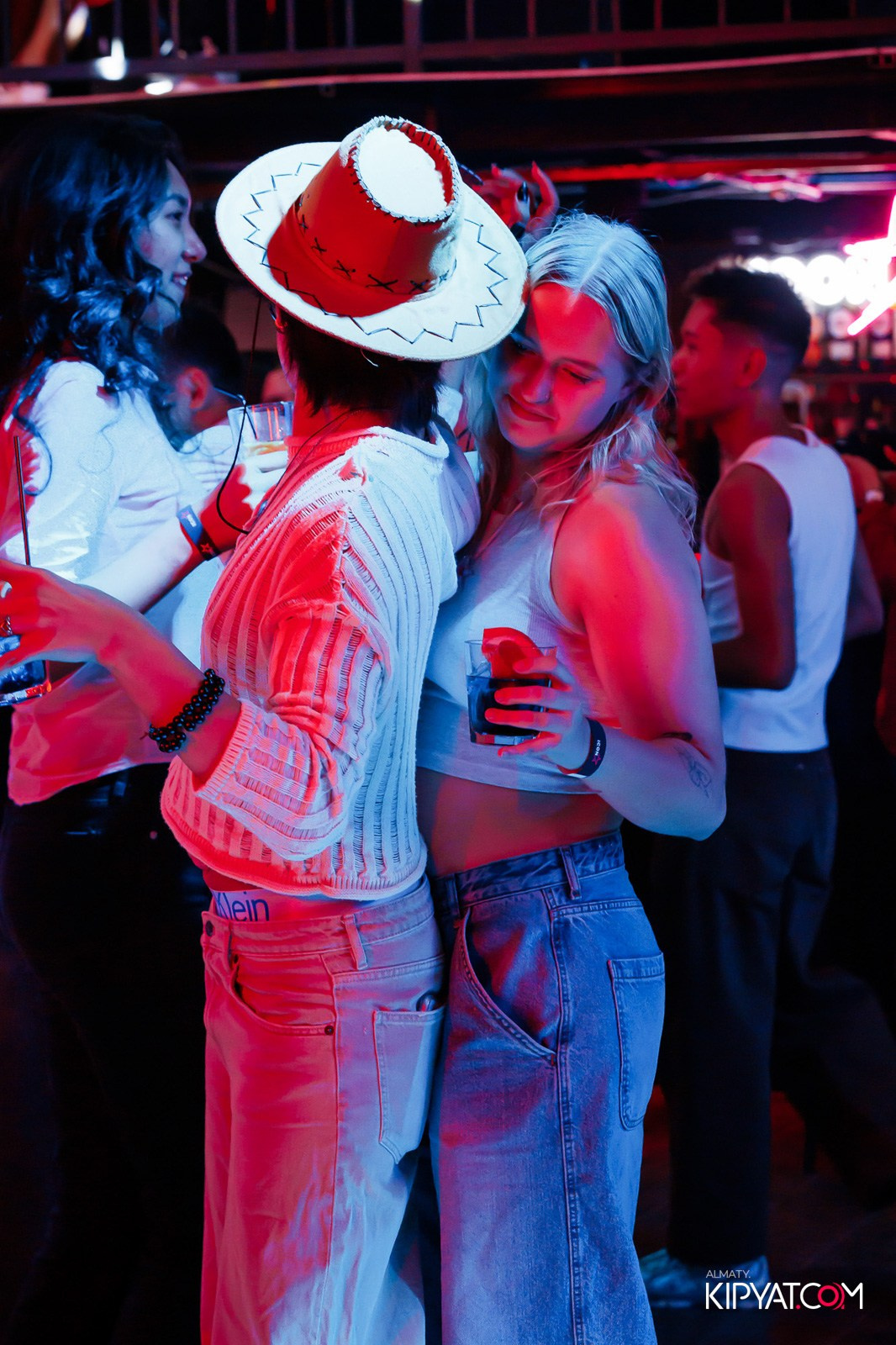 НОЧНОЙ КЛУБ ICON. КИПЯТКОМ АЛМАТЫ!
