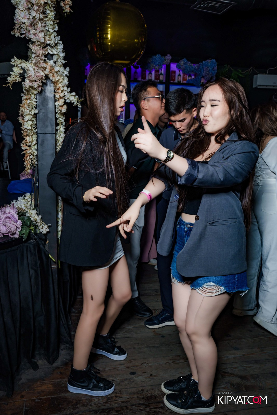 UYAT EMES BAR. КИПЯТКОМ АЛМАТЫ!