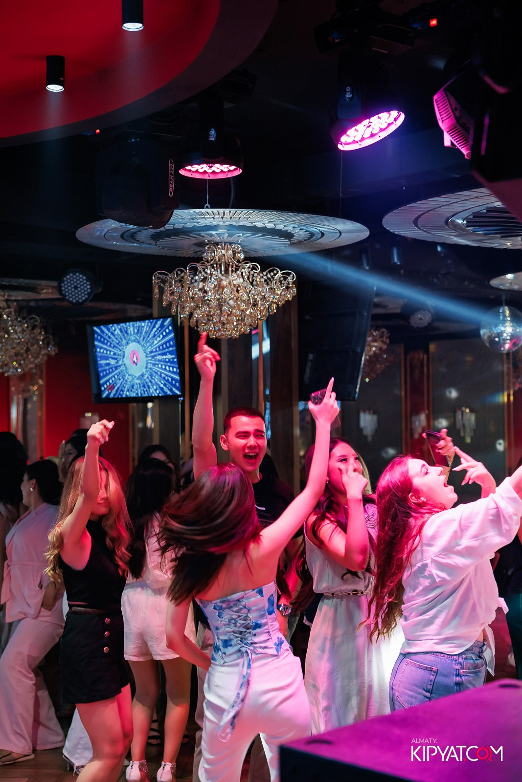 ЗАЯ, НА БИС. КИПЯТКОМ АЛМАТЫ!