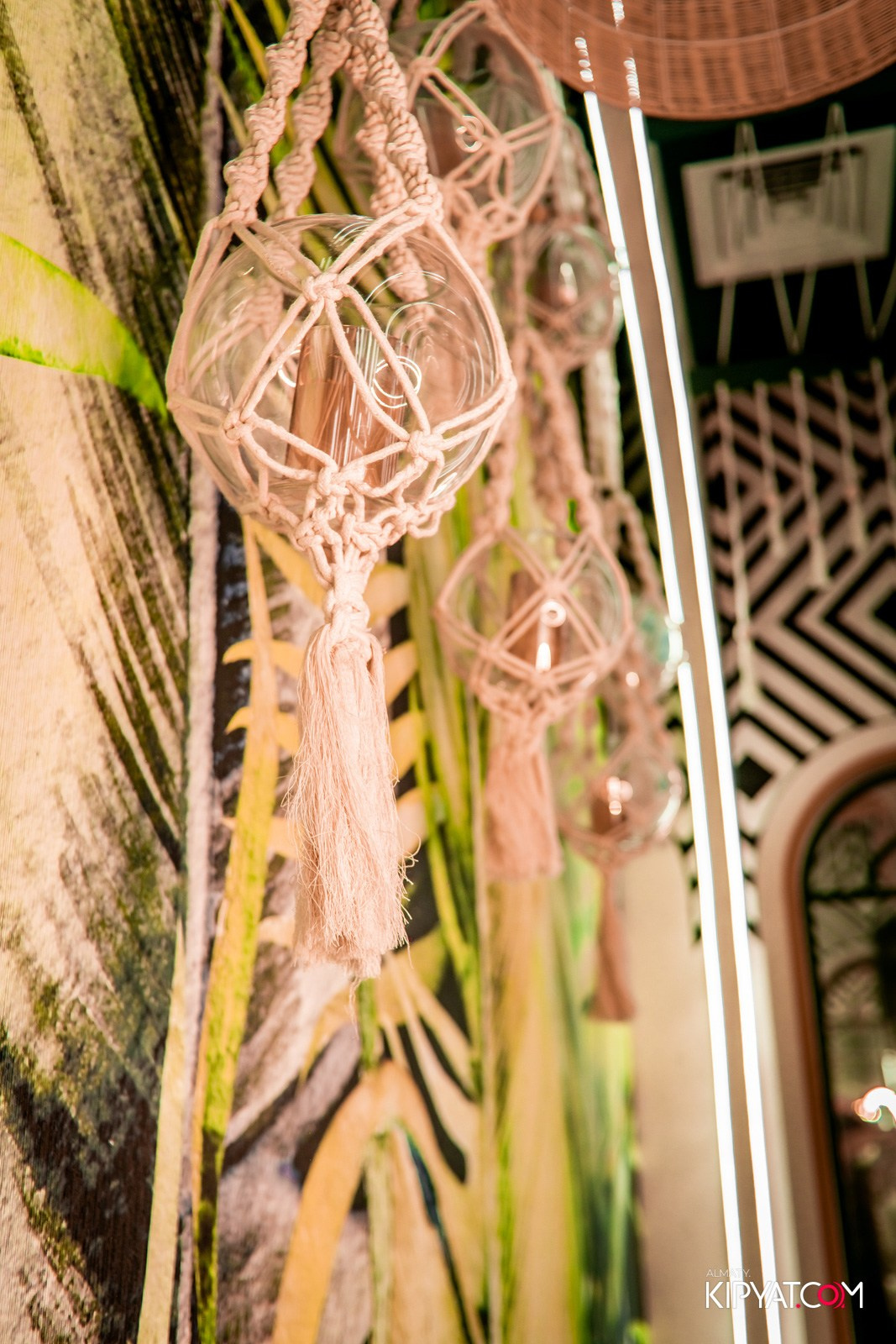 MOOD KARAOKE & TERRACE. КИПЯТКОМ АЛМАТЫ!