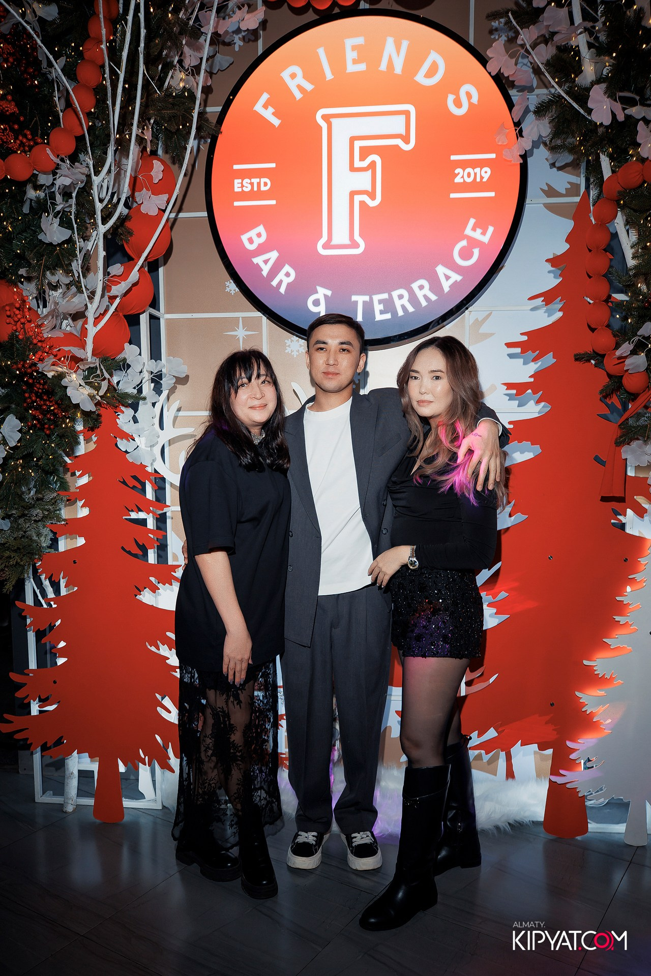 FRIENDS BAR & TERRACE. КИПЯТКОМ АЛМАТЫ! Фотосъемка мероприятий в Алматы