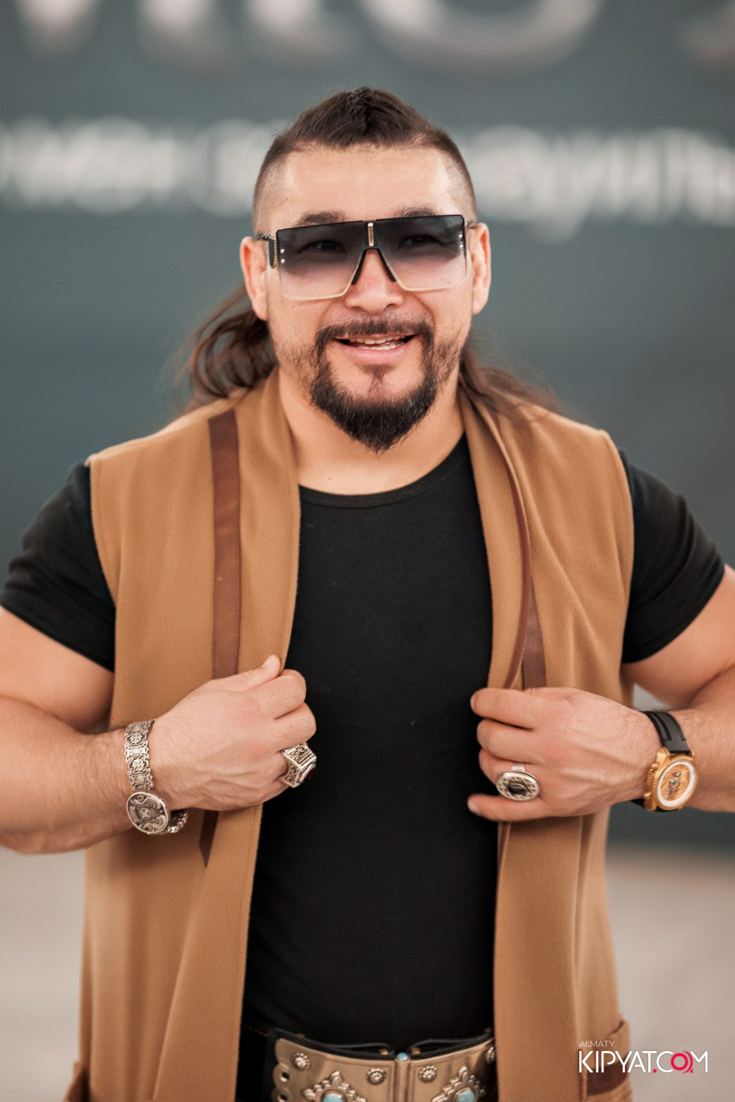 FASHION ПОКАЗ, КАЗАХСКОЙ НАЦИОНАЛЬНОЙ ОДЕЖДЫ. КИПЯТКОМ АЛМАТЫ!