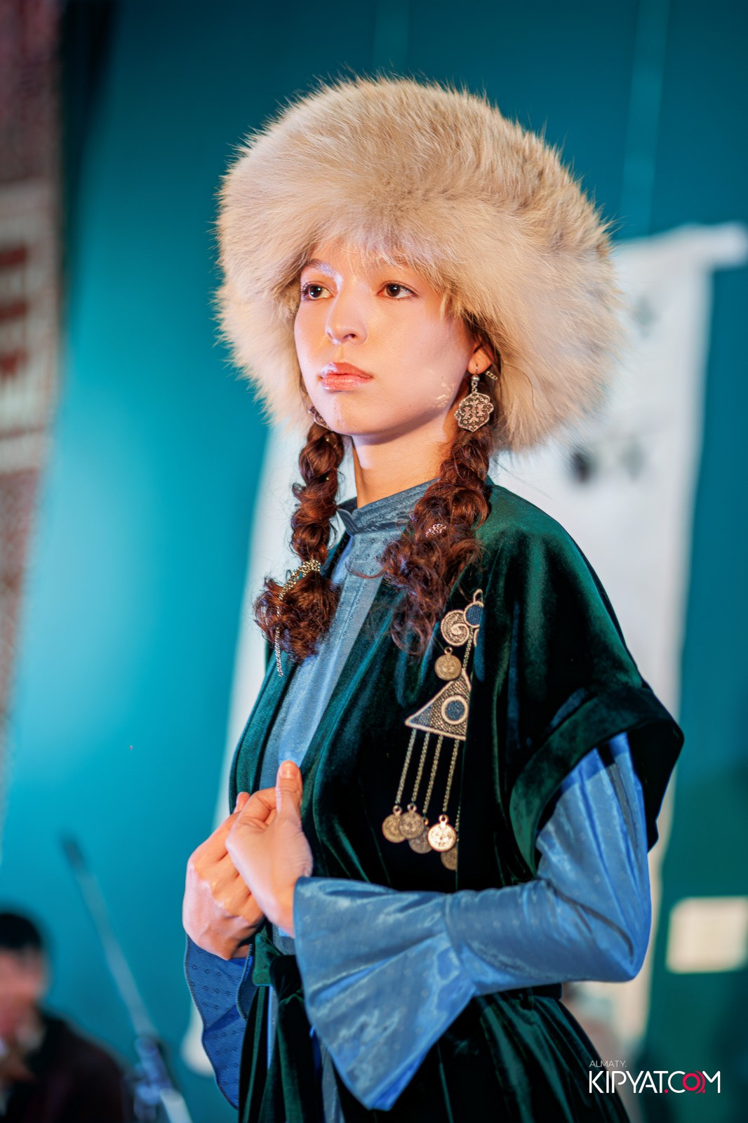 FASHION ПОКАЗ, КАЗАХСКОЙ НАЦИОНАЛЬНОЙ ОДЕЖДЫ. КИПЯТКОМ АЛМАТЫ!