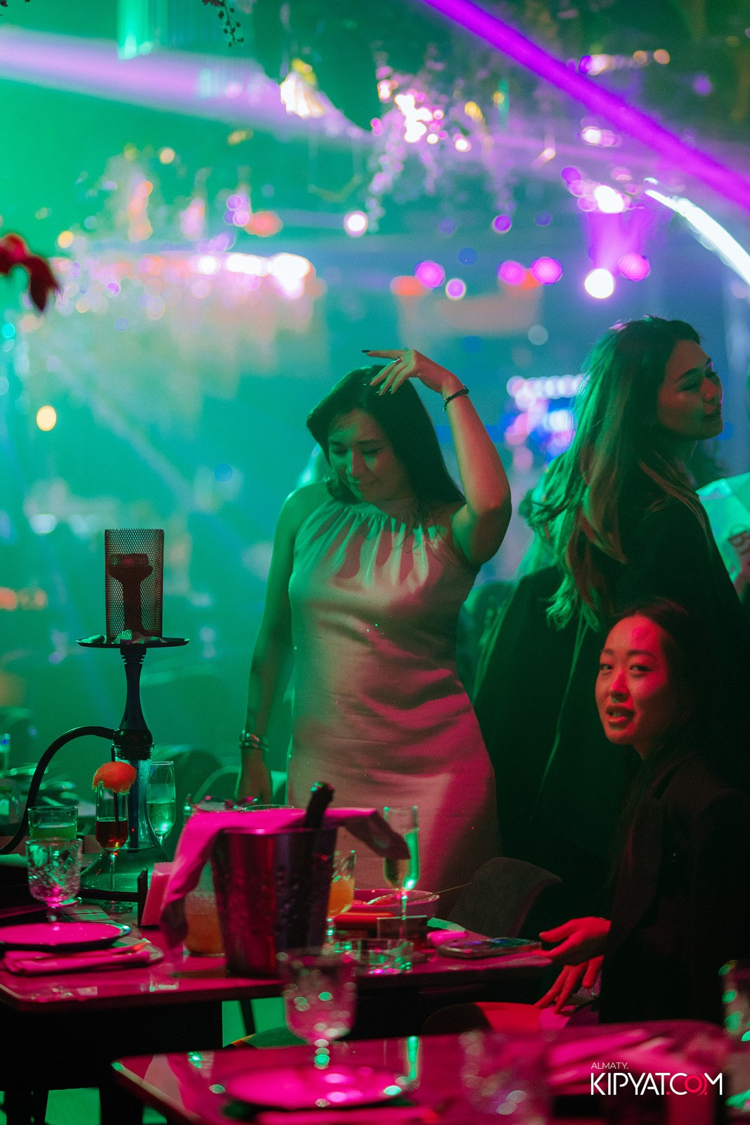 FRIENDS BAR & TERRACE. КИПЯТКОМ АЛМАТЫ!