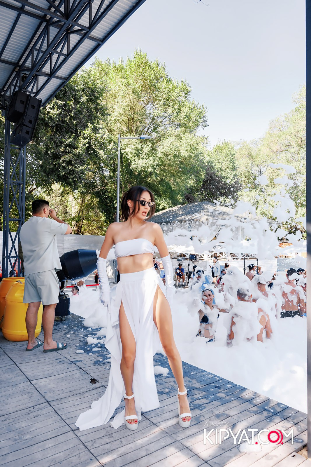 ПЕННАЯ ВЕЧЕРИНКА/ДЫМОВОЕ ШОУ/БАССЕЙН DELIGHT POOL. КИПЯТКОМ АЛМАТЫ!