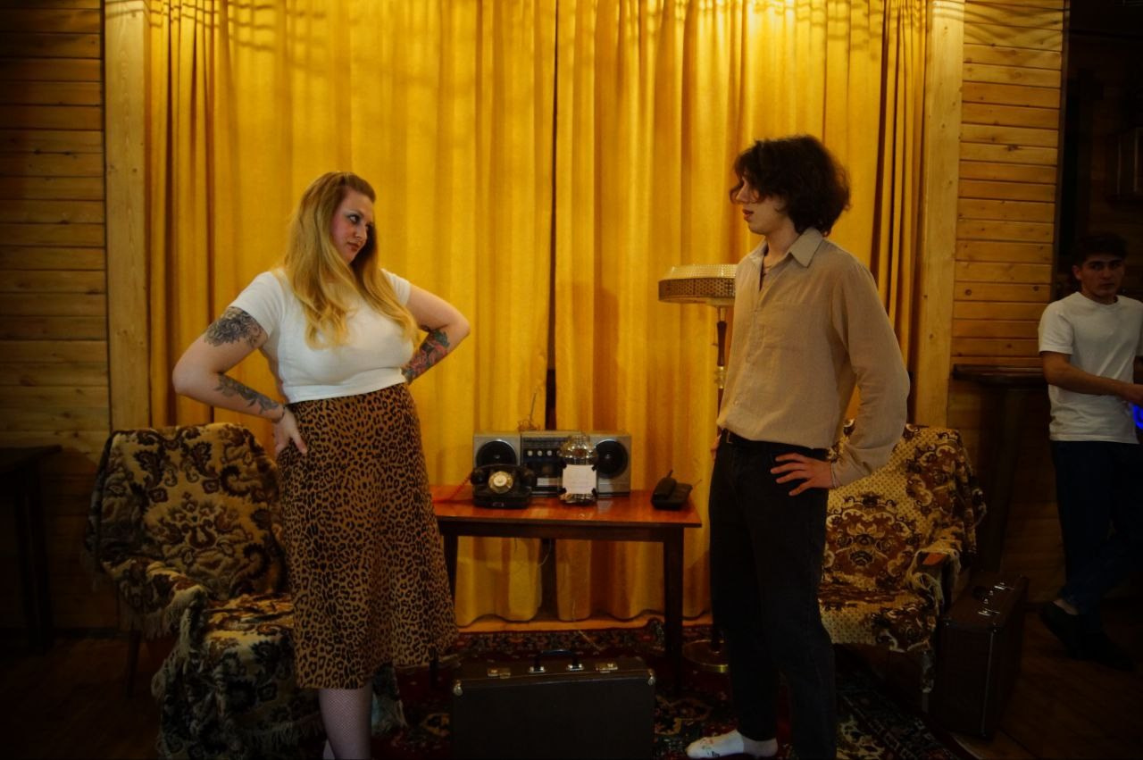 Корпоратив Суши-Рыба в стилистике 90ых. Ведущий мероприятий Илья Копа