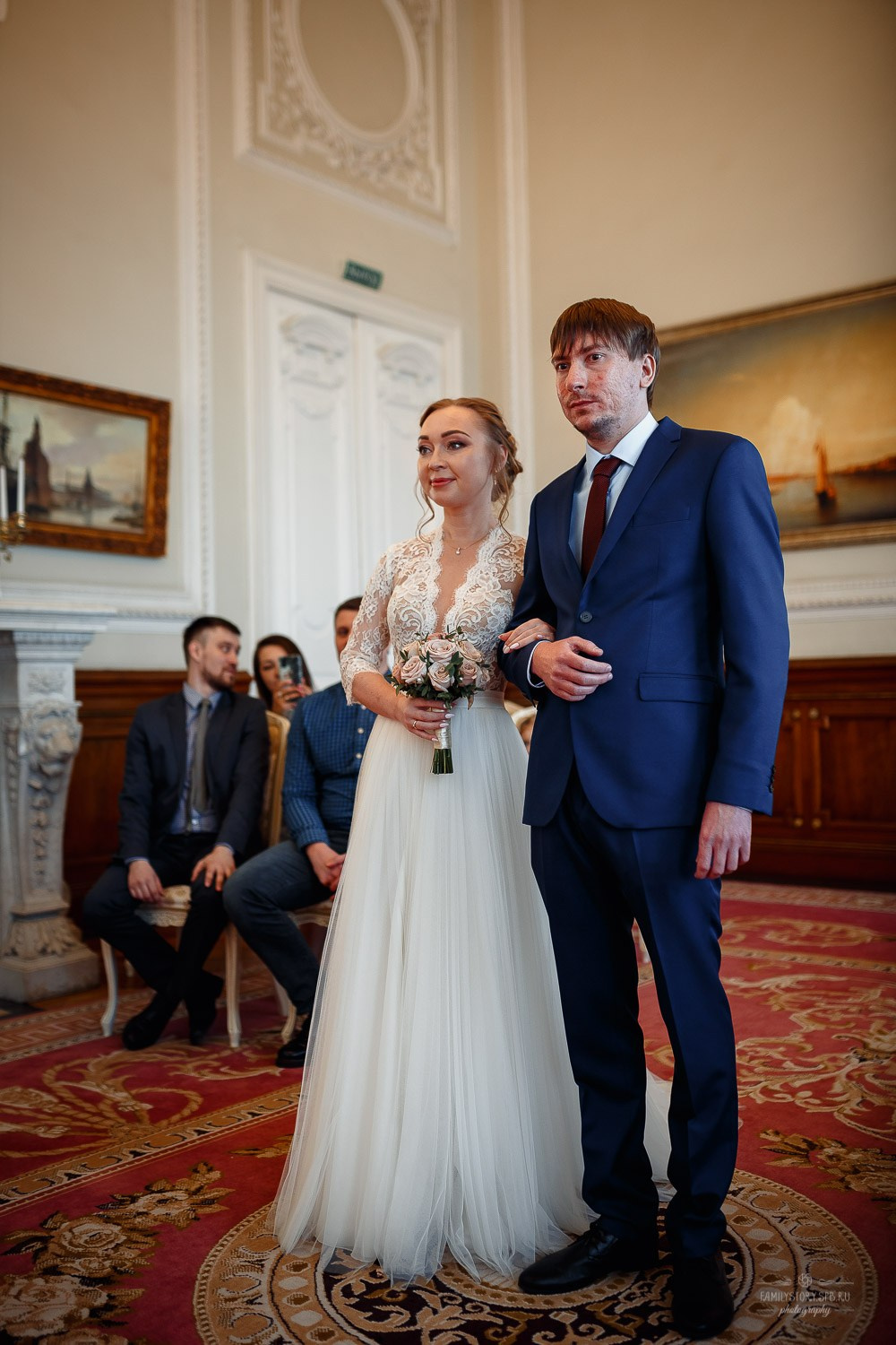 Свадебная фотосессия в ЗАГСе. Свадебный фотограф в Санкт-Петербурге Антон Владимиров