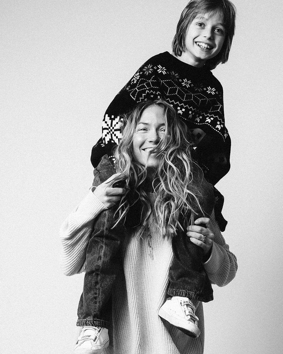 Чб на белом