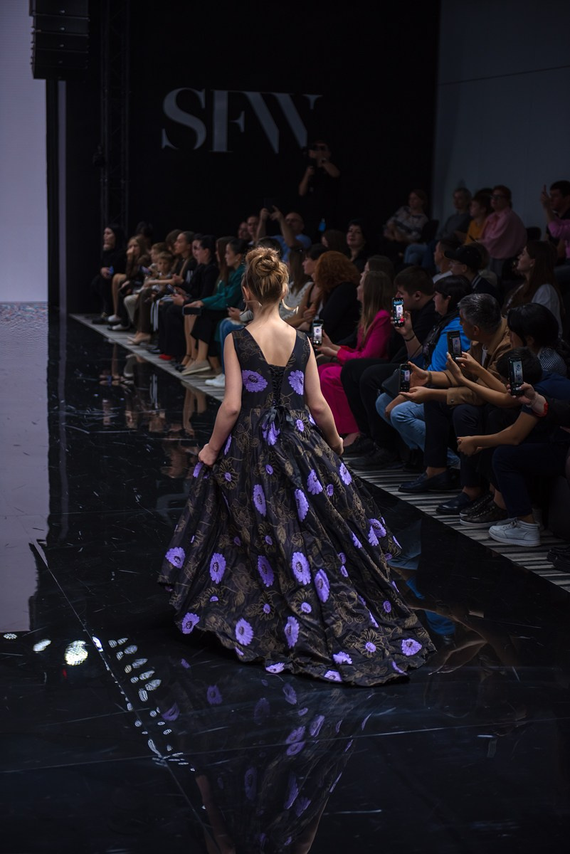 SochiFashionWeek2024 дизайнер Юлия Крылова. Семейный и коммерческий фотограф в Сочи Александр Бодунов