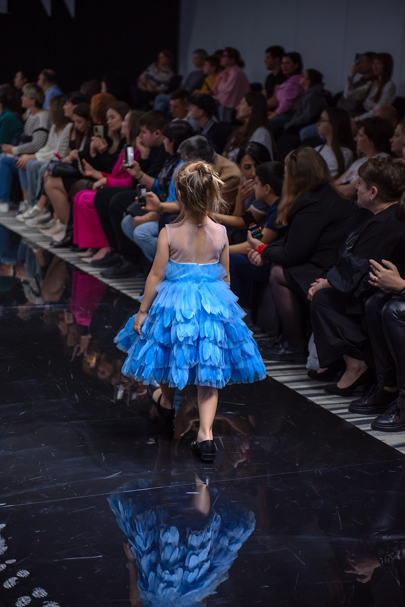 SochiFashionWeek2024 дизайнер Юлия Крылова. Семейный и коммерческий фотограф в Сочи Александр Бодунов