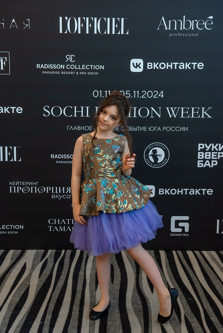 SochiFashionWeek2024 дизайнер Юлия Крылова. Семейный и коммерческий фотограф в Сочи Александр Бодунов