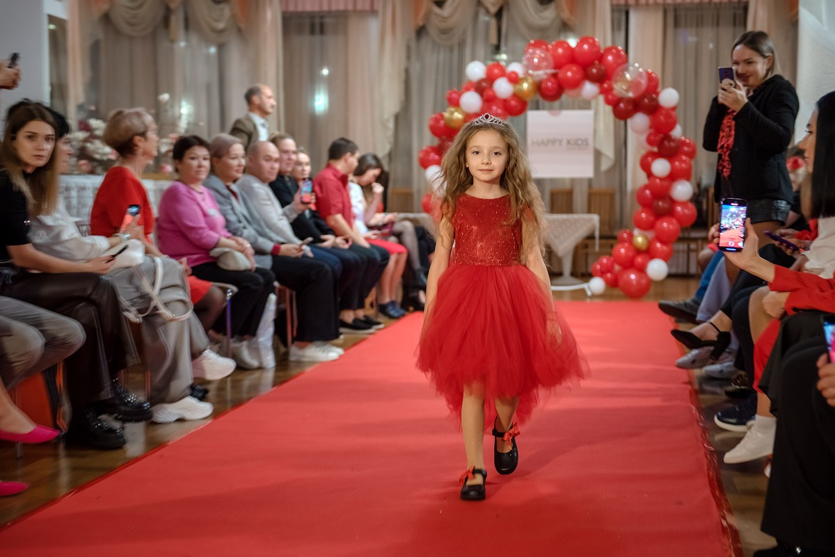 Выпускной в детской школе моделей HAPPYkids 2024. Семейный и коммерческий фотограф в Сочи Александр Бодунов