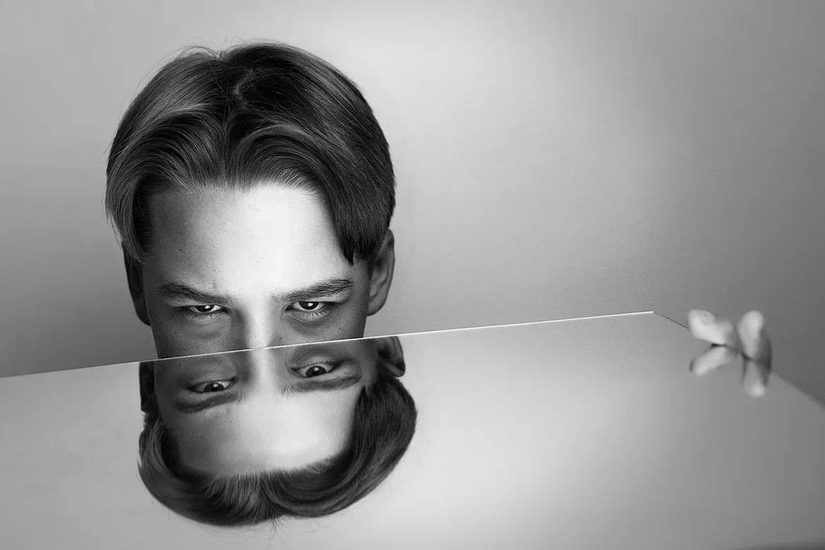 Зеркало. Фотограф для маркетплейсов Михаил Бове