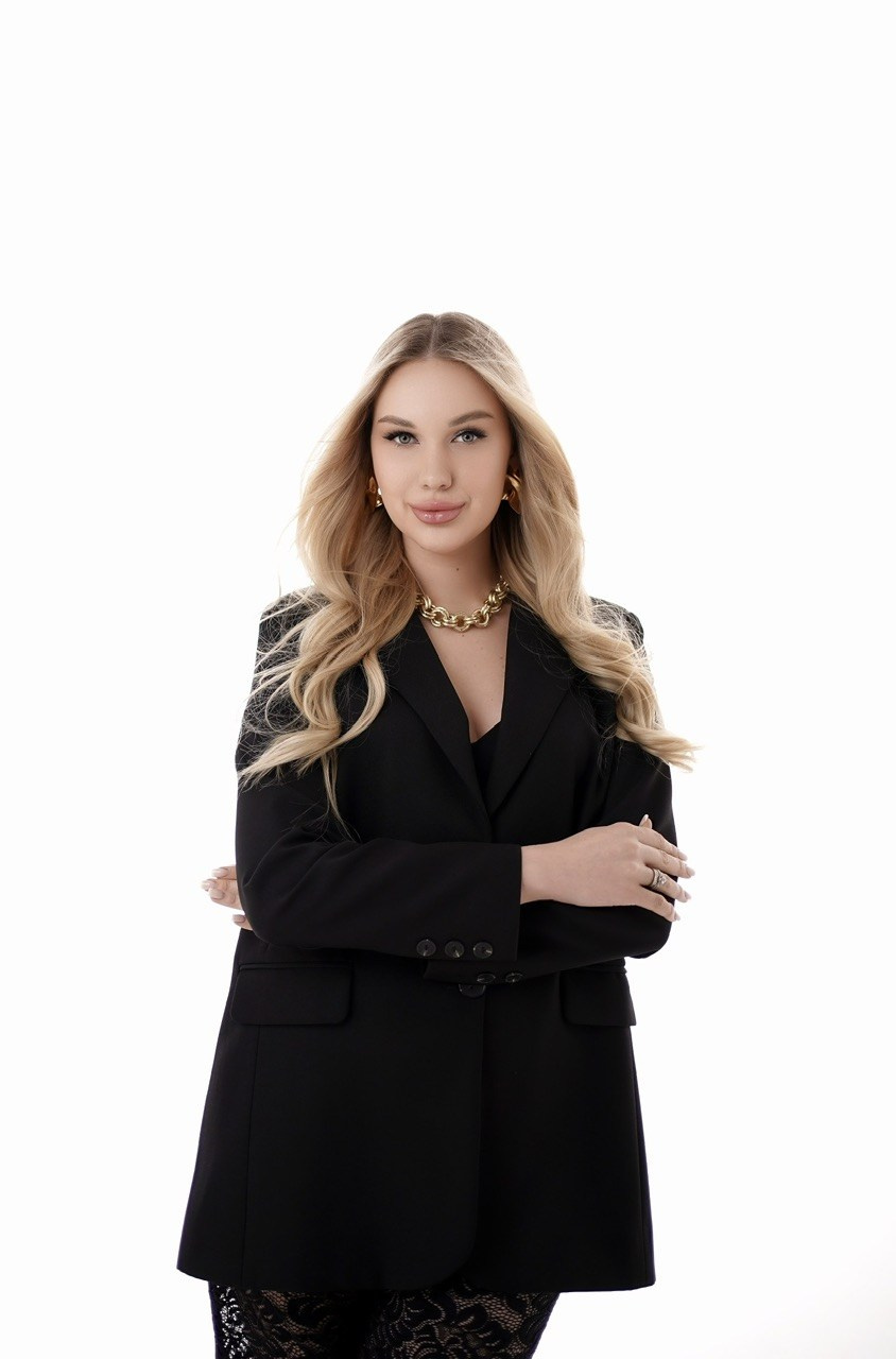 Фотосессия на циклораме. Свадебный фотограф в Ростове-на-Дону. Таинство Крещения и Венчания, семейные фотосессии. Алёна Чёботова