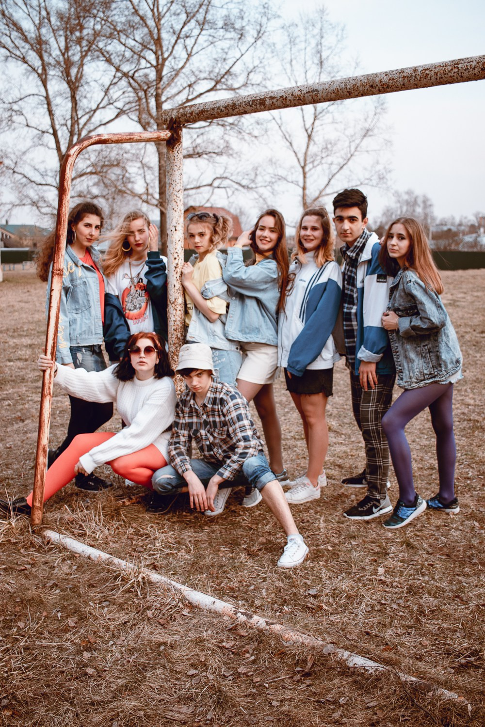 Фотосъемка в стиле 90х для 11 класса в Серпухове для выпускного альбом. Выпускные альбомы в Серпухове