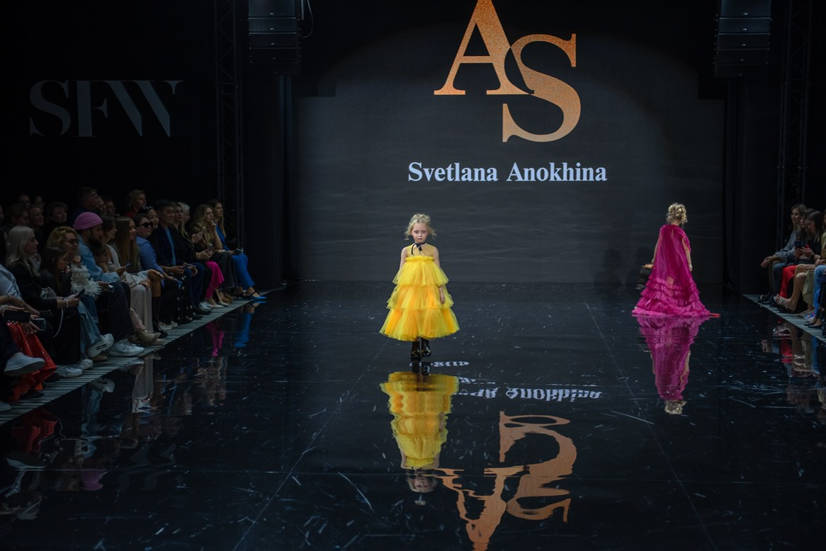 SochiFashionWeek2024 дизайнер Анохина Светлана. Семейный и коммерческий фотограф в Сочи Александр Бодунов