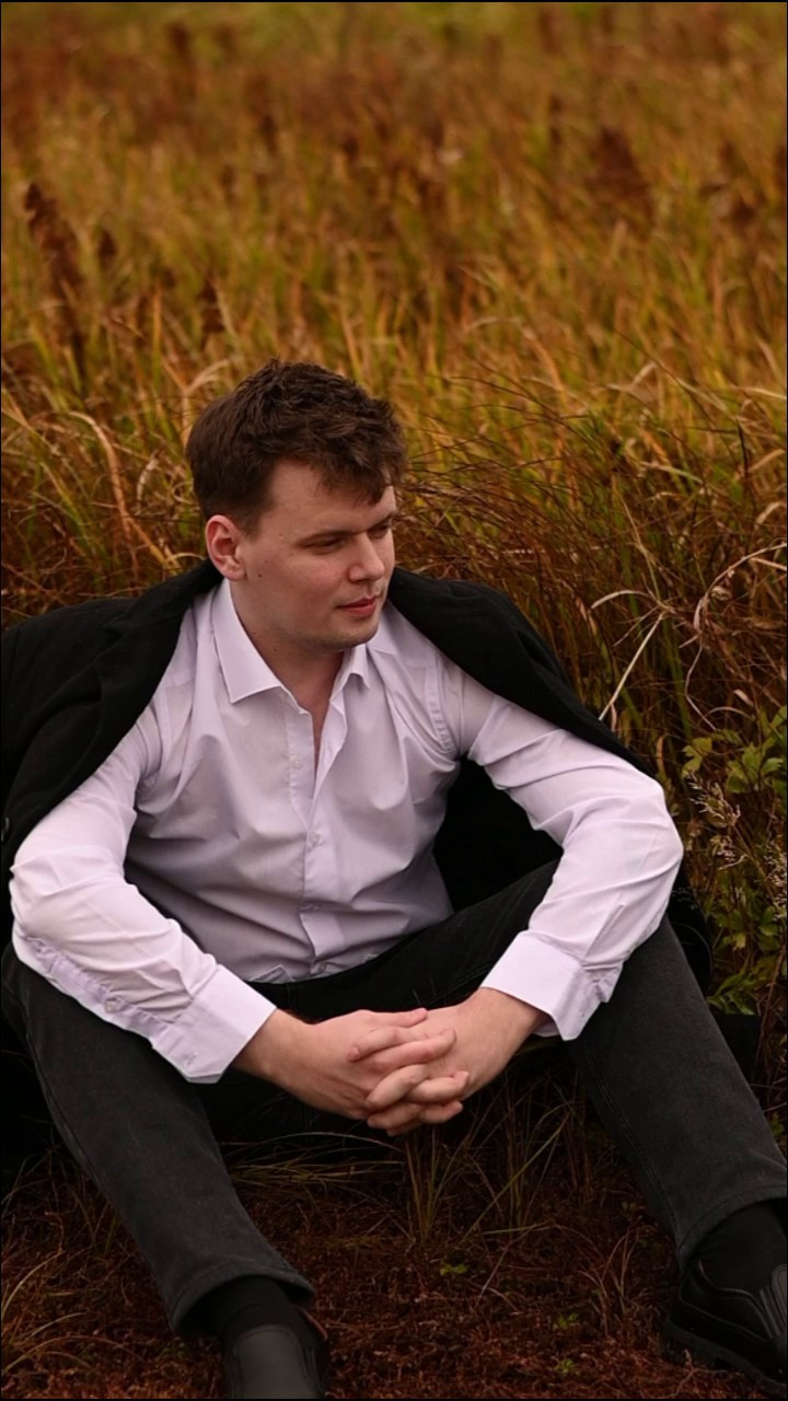 Мужская портретная фотосессия в Гагаринском парке Тюмени | Фотограф Дарья Мустафина. Портретный фотограф Тюмень Дарья Мустафина