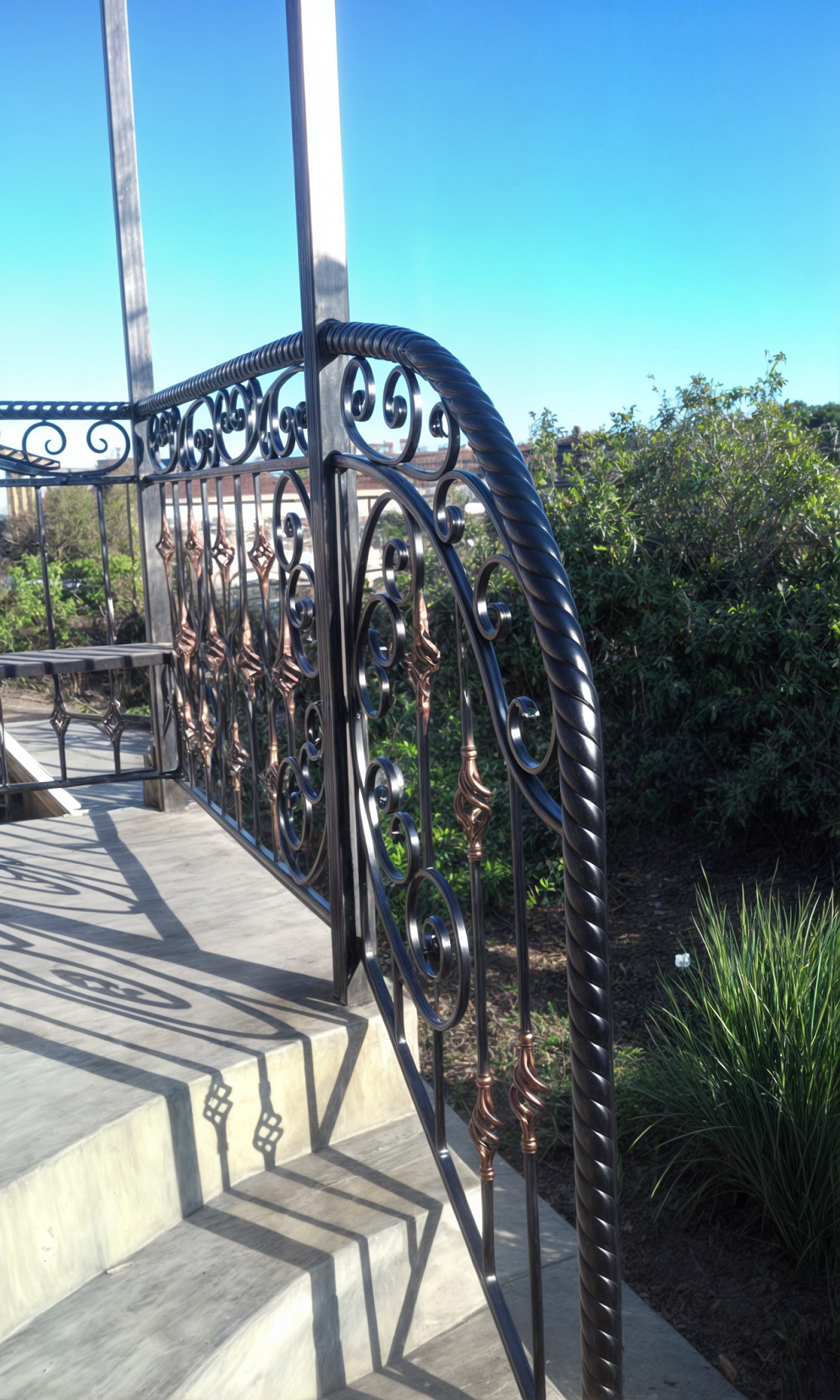 Лестницы и ограждения. Мастерская металла и дерева Вячеслава Вдовина в Иркутске: Эксклюзивные изделия на заказ для вашего дома и бизнеса