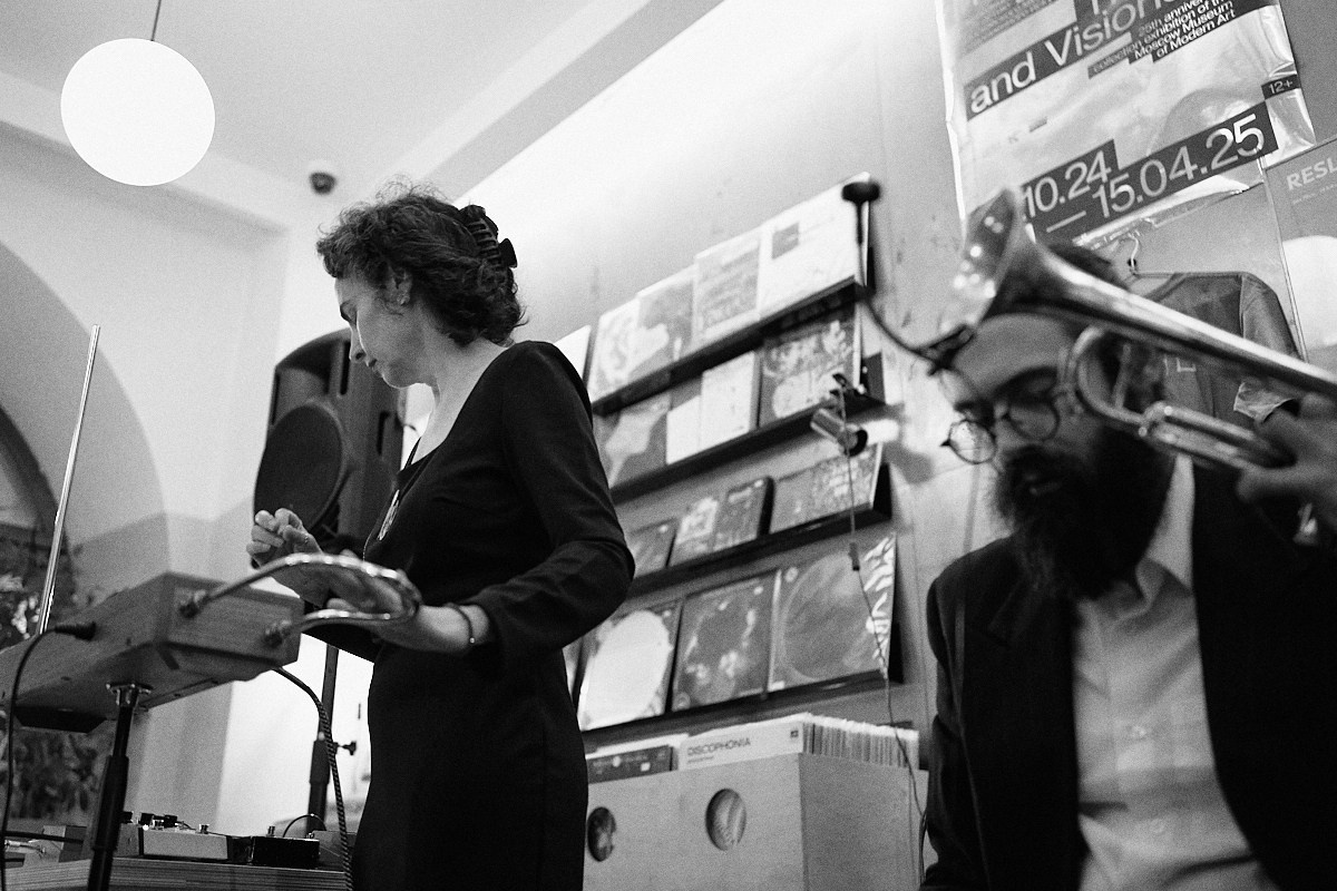 Поющие Камни в MMOMA Cafe. Иван Кобяков