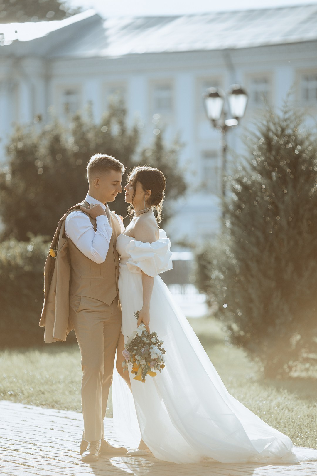  Атмосфера свадебного счастья на улицах