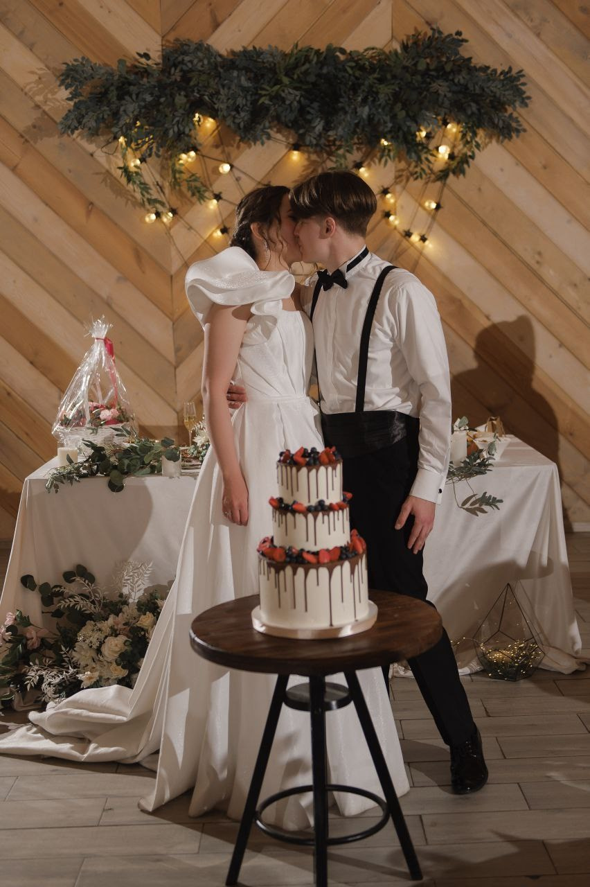 Торт Хмельницкая. Подрядчики и друзья сети свадебных площадок House for wedding