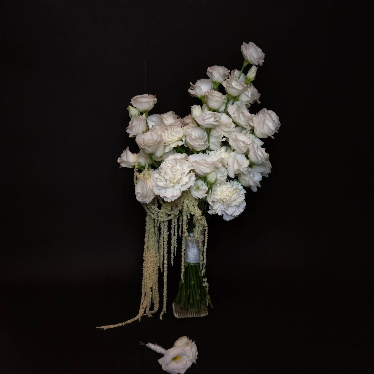  Букет невесты на заказ, букет для невесты Москва, свадебный флорист, флорист на свадьбу, сборка букета на свадьбу, ручная работа, букет для невесты ручной работы, букет невесты ручной работы . бутоньерка жениха в подарок, авторский букет для невест, современный букет невесты. Букет для невесты из сезонной эустомы и амаранта. авторский букет невесты, современный букет невесты, невеста 2025,  букет невесты, свадебный букет, свадьба 2025, свадебный букет, свадебный букет невесты, флорист на свадьбу, флорист фрилансер, флорист москва, ручная работа, яркий букет невесты, современный букет невесты,т, флорист на свадьбу, хороший флорист, флорист фрилансер, букет по фото, флорист профессионал.