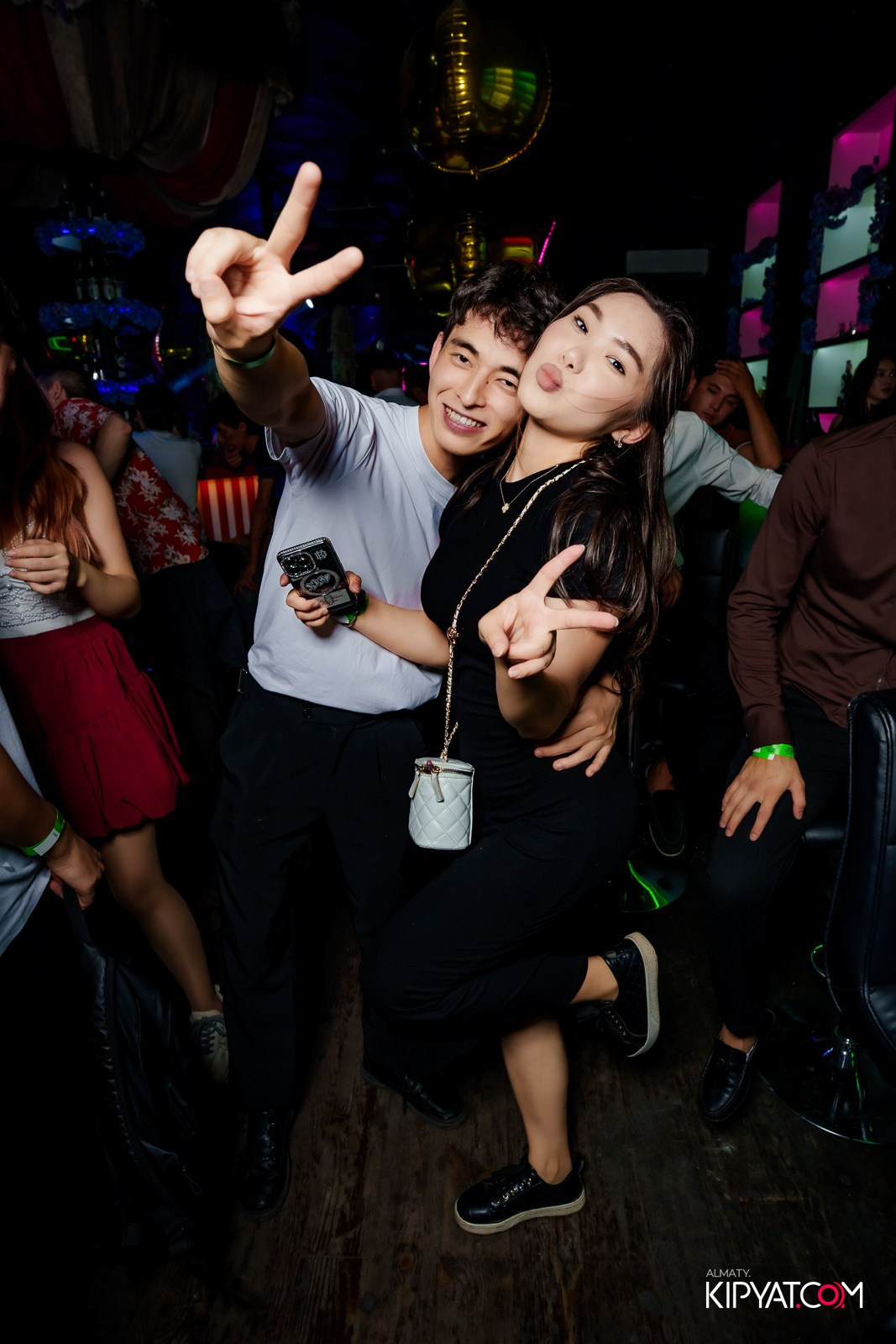 UYAT EMES BAR. КИПЯТКОМ АЛМАТЫ!