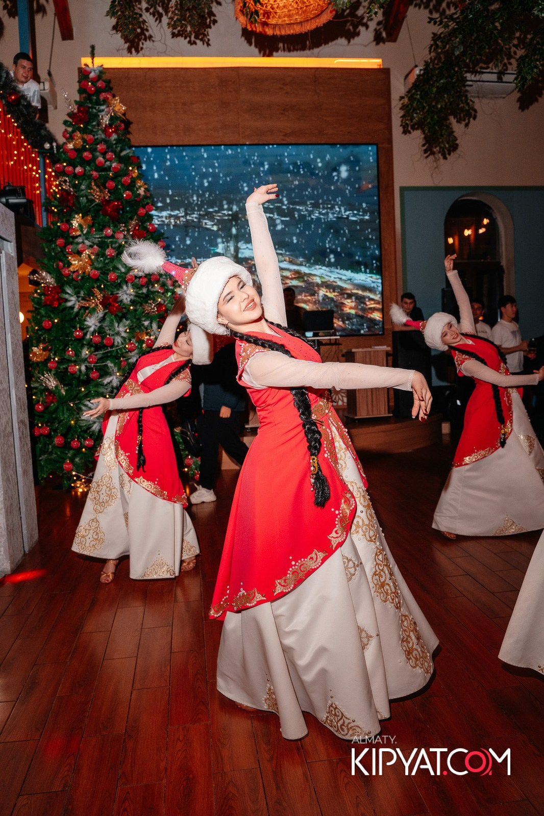 ГРУЗИНСКИЙ ДВОР НА КАБАНБАЙ БАТЫРА. КИПЯТКОМ АЛМАТЫ!