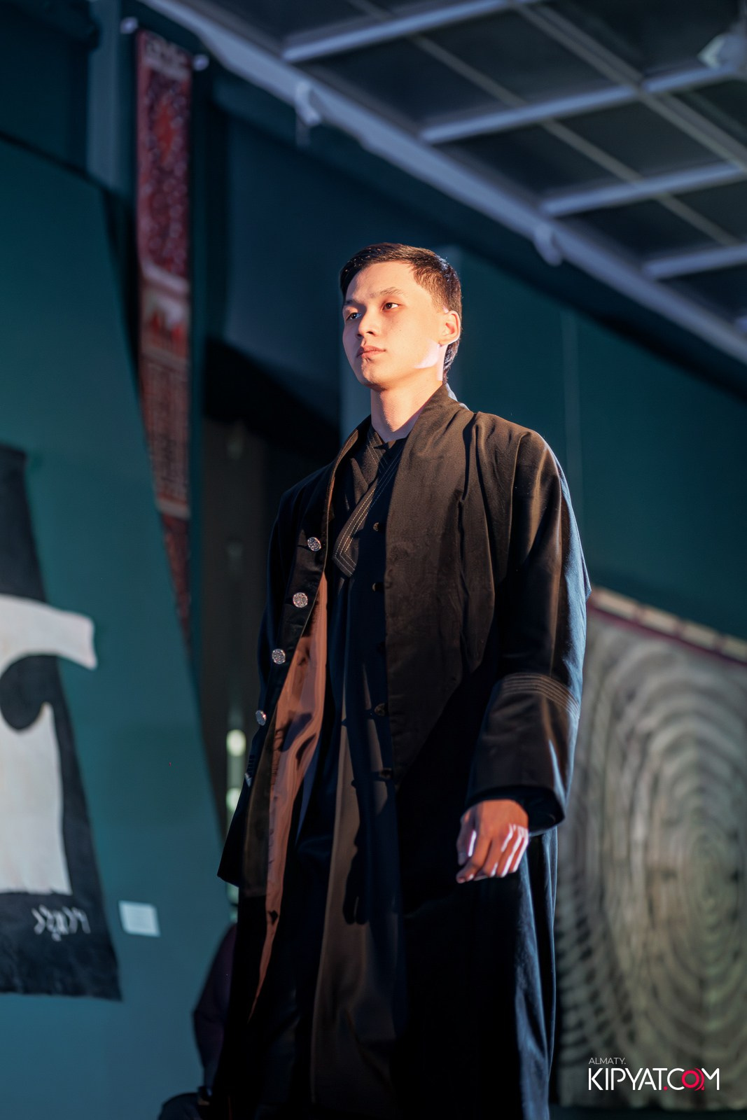 FASHION ПОКАЗ, КАЗАХСКОЙ НАЦИОНАЛЬНОЙ ОДЕЖДЫ. КИПЯТКОМ АЛМАТЫ!