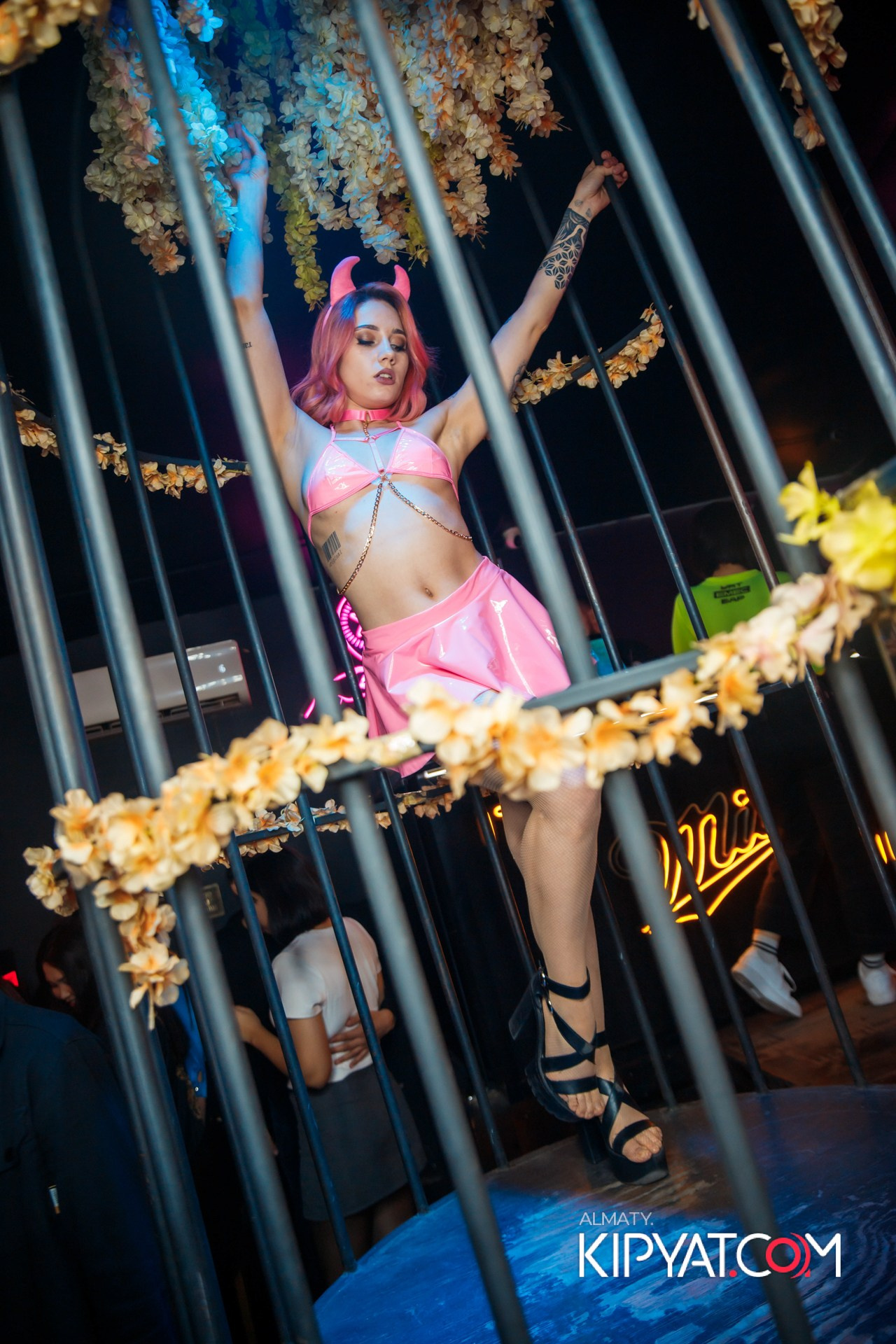 UYAT EMES BAR. КИПЯТКОМ АЛМАТЫ!